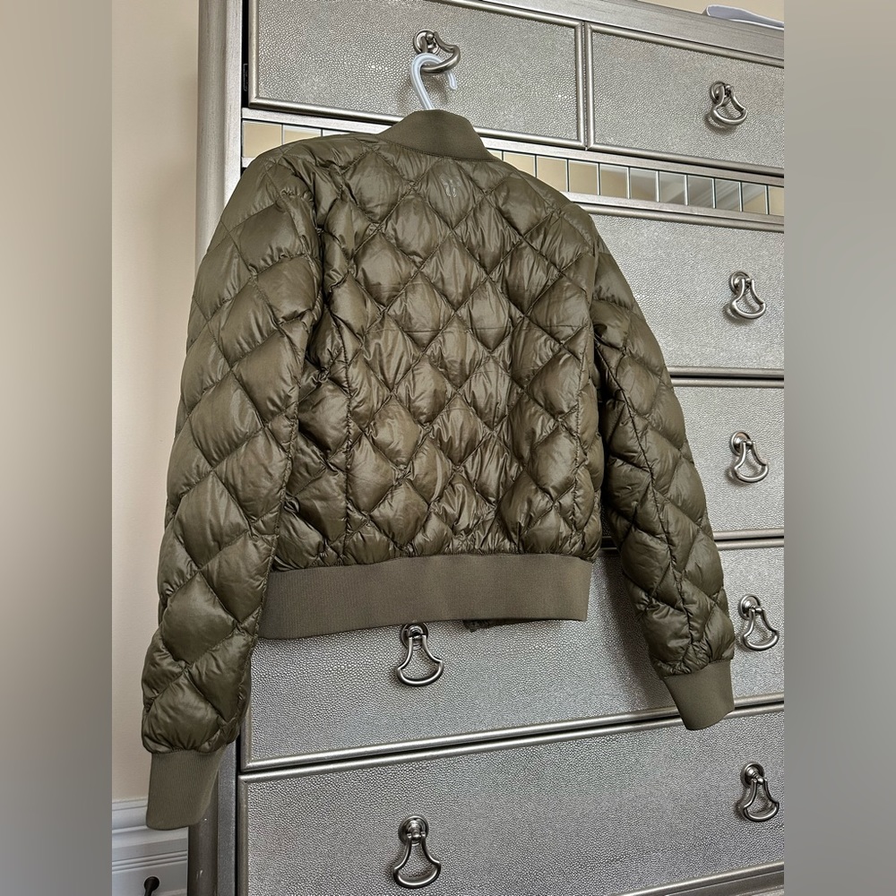 Aritzia TNA League Puffer Jacket - Picture 4 of 8